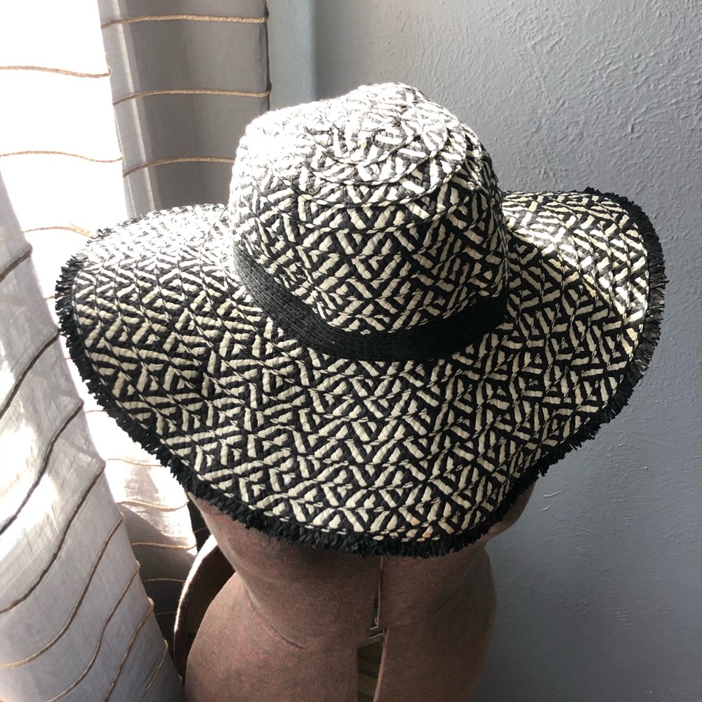 BOGO FREE White & Black Floppy Sun Hat Diamond Pattern🌸